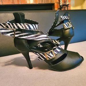 Sz 8 zebra print straps, black open toe pumps